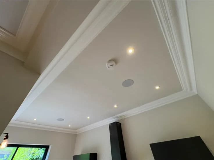 Coffered ceiling and walls redecorated – after
