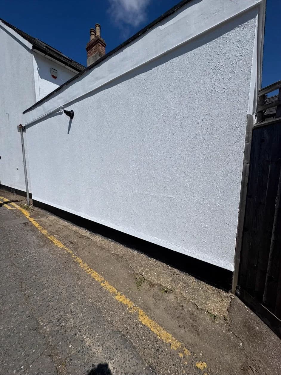 Flank wall render repainted – after